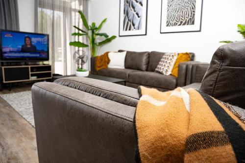 Гостиная зона в Mulwala Lakeside Apartment
