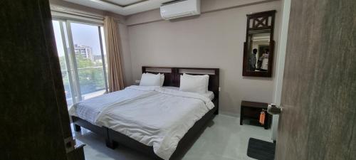 Кровать или кровати в номере Status Homeaway Service Apartments