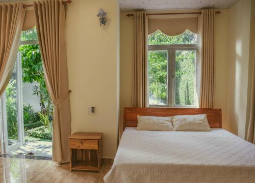Postel nebo postele na pokoji v ubytování Manh Duyen Garden Homestay