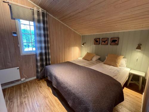 Postel nebo postele na pokoji v ubytování Vennebo - Koselig liten hytte med alle fasiliteter