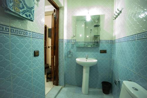 Salle de bains dans l'établissement Riad Aymane