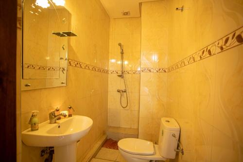 Salle de bains dans l'établissement Riad Aymane