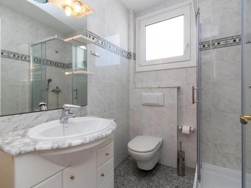 Koupelna v ubytování Nerja Sun Apartment Solmarengo Torrecilla
