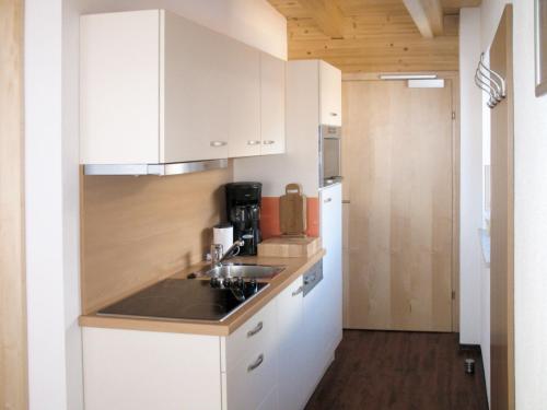 Kuchyňa alebo kuchynka v ubytovaní Apartment Rubin by Interhome