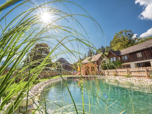 Bazén v ubytování Chalet Fredis Hütte by Interhome nebo v jeho okolí