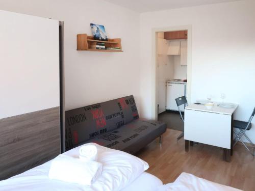 Posteľ alebo postele v izbe v ubytovaní Apartment Rosablanche C25 by Interhome