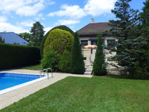 Holiday Home 5- chemin de la Pralay by Interhomeの敷地内または近くにあるプール