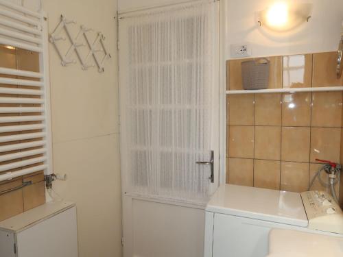 Ένα μπάνιο στο Apartment Colombaio by Interhome