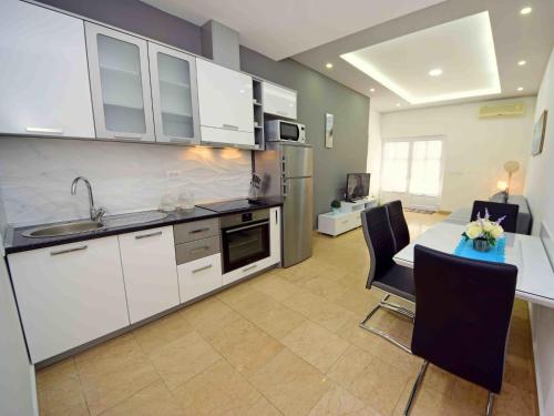 Kuchyň nebo kuchyňský kout v ubytování Apartment Niko 2 by Interhome