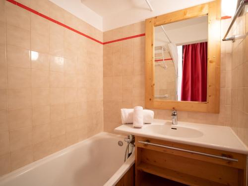 Studio Le Hameau du Borsat - Val Claret-11 by Interhome
