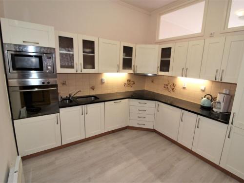Apartment Krátká by Interhome tesisinde mutfak veya mini mutfak