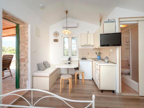 Nhà bếp/bếp nhỏ tại Holiday Home Marijo by Interhome