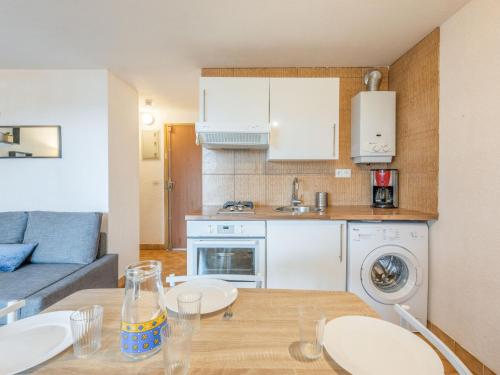 Apartment Les terrasses de la Plage-4 by Interhome
