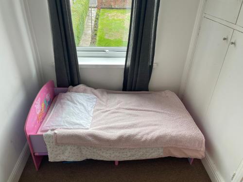 a small bed in a room with a window at Commuters Getaway in Chesterfield