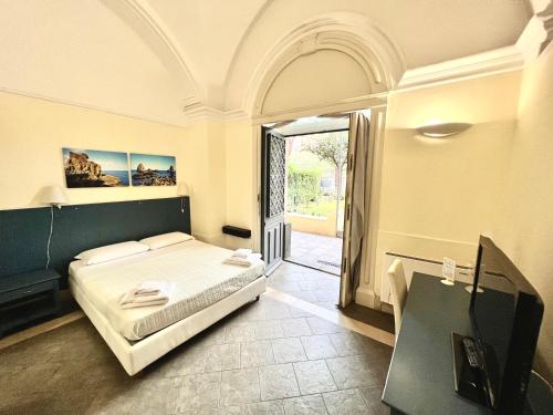 En eller flere senge i et værelse på Il Giardino Falcone