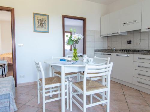 A kitchen or kitchenette at Apartment Villa Franca-2 by Interhome