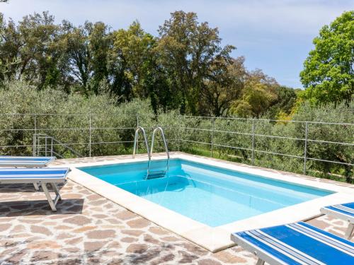 - une piscine au milieu d'une cour dans l'établissement Villa Il Casolare by Interhome, à Sperlonga