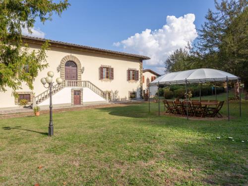 Κήπος έξω από το Villa Villa Isabella by Interhome