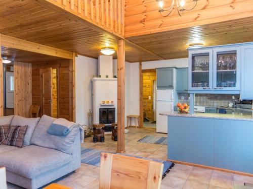 a living room with a couch and a kitchen at Holiday Home Tahkontupa by Interhome in Tahkovuori