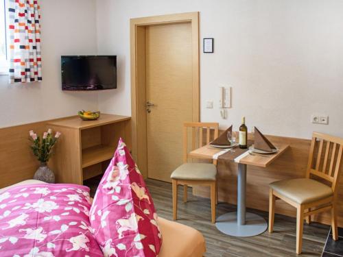 Televízia a/alebo spoločenská miestnosť v ubytovaní Apartment Bella Monte-3 by Interhome