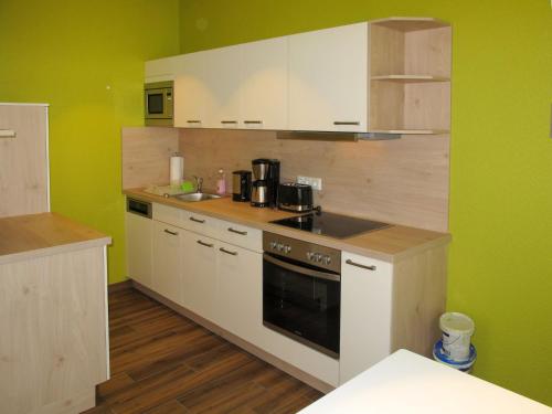 Dapur atau dapur kecil di Apartment Altherscher Hof-1 by Interhome