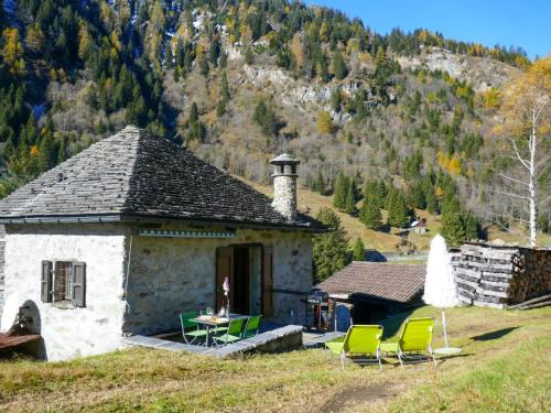 Ein allgemeiner Bergblick oder ein Berglick von des Ferienhauses aus