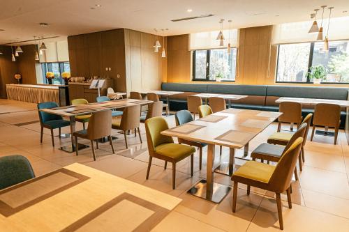 Restavracija oz. druge možnosti za prehrano v nastanitvi Holiday Inn Express Yingkou Onelong Plaza, an IHG Hotel