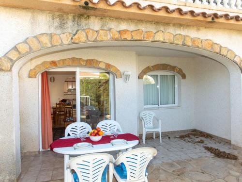 a table and chairs on a patio with an archway at Apartment Residencial Eurosol de los Monteros by Interhome in Miami Platja