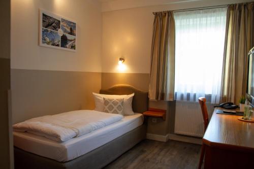 เตียงในห้องที่ Hotel Bastei