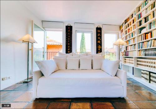 Luxury art apartment in Trastevere with terrace