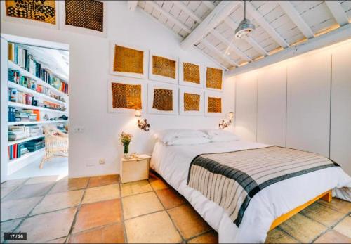 Posteľ alebo postele v izbe v ubytovaní Luxury art apartment in Trastevere with terrace