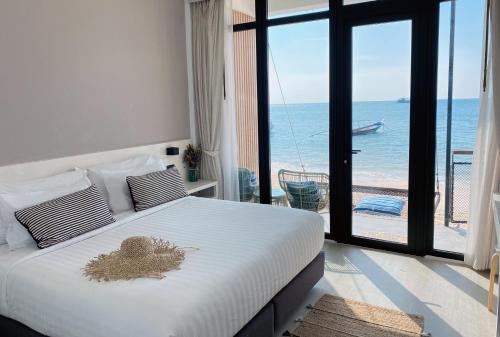 Postel nebo postele na pokoji v ubytování Blue Tao Beach Hotel - SHA Plus