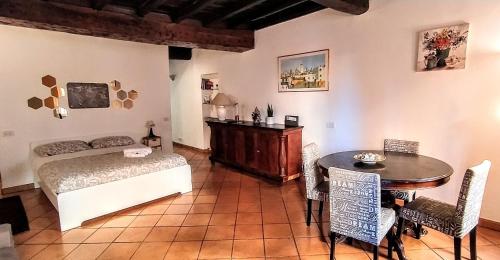 A bed or beds in a room at Sweet Home Panisperna