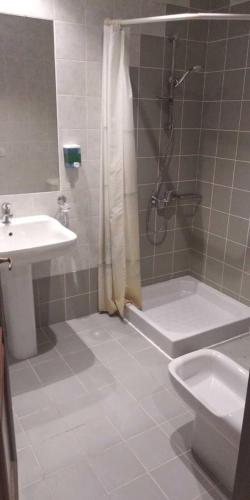 a bathroom with a shower and a toilet and a sink at درة العروس فيلا الازرق بيتش in Durat  Alarous