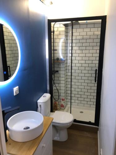 a bathroom with a sink and a toilet and a shower at Appart 6 pers rénové en plein cœur de Cauterets in Cauterets