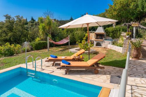 a pool with two lounge chairs and an umbrella at Villa Mounda Apollon in Ratzaklíon