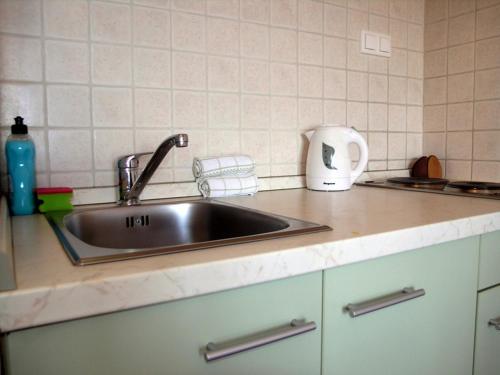 Kuchyň nebo kuchyňský kout v ubytování Apartment in Okrug Gornji with sea view, terrace, air conditioning, WiFi 5069-3
