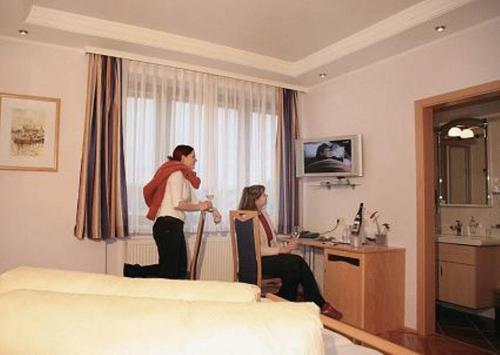 a man and woman standing in a hotel room at Retzerlandhof Familie Graf in Zellerndorf