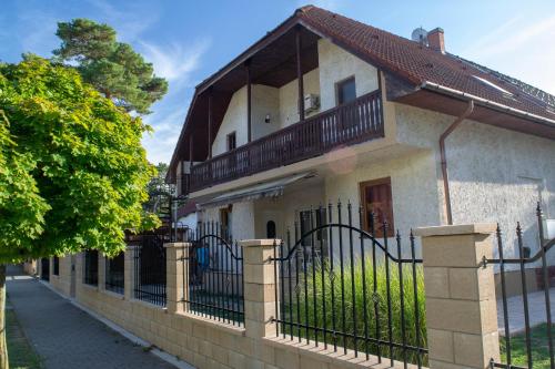 Zsolnay Apartman