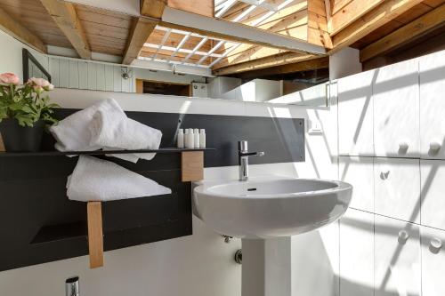 Beatrice Apartment by Mamo Florence
