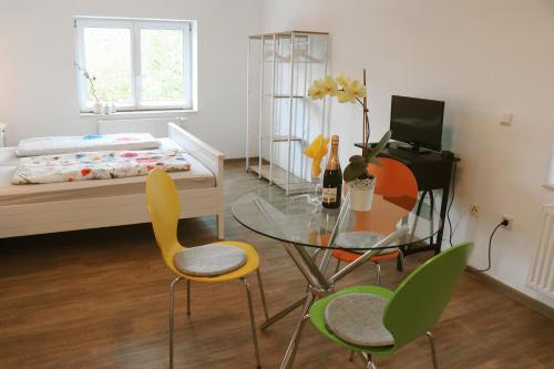 เตียงในห้องที่ Helles Apartment für 1-2 Pers. mit Parkplatz und WiFi