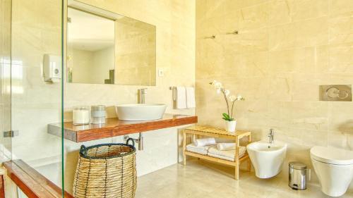 Dream Villa with Luxury Services - PROMOTION Last dates! tesisinde bir banyo