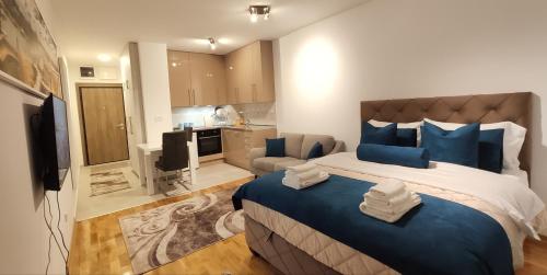 Una cama o camas en una habitación de Green Residence
