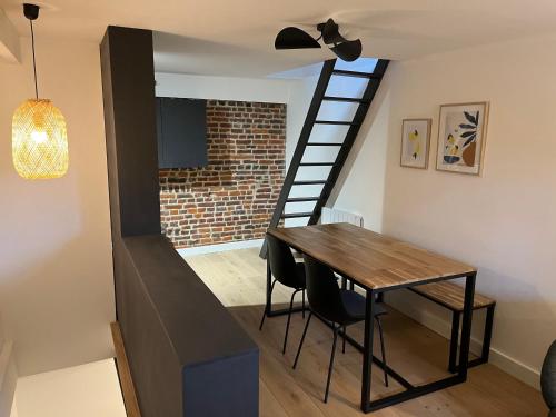 Photo de la galerie de l'établissement Le426, Charmant triplex 2 chambres refait à neuf, à Mouvaux