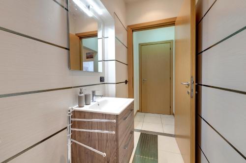 Charlize Apartment by Mamo Florence