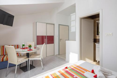 Fotografie z fotogalerie ubytování Apartmani Kaštelančić v destinaci Podstrana