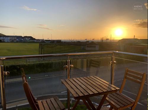Gallery image of Footsteps to the beach, Seaviews & Beautiful Sunsets in Westward Ho