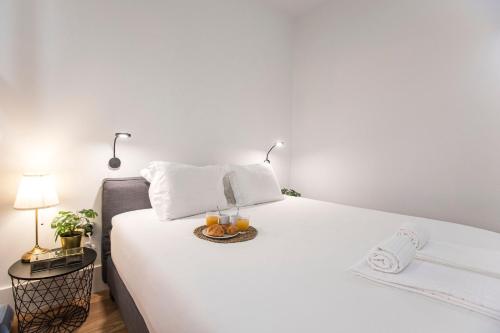 Elegant & Bright Flat by LovelyStay