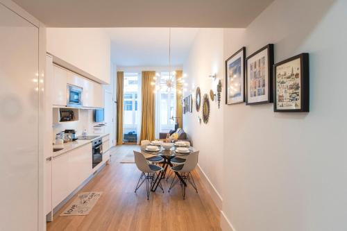 Elegant & Bright Flat by LovelyStay