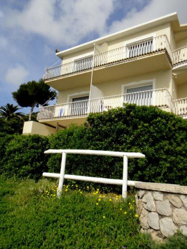 a white bench in front of a building at Hotel Ristorante Maga Circe in San Felice Circeo